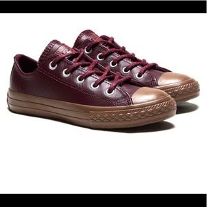 NEW Converse Youth Size 11 shoes